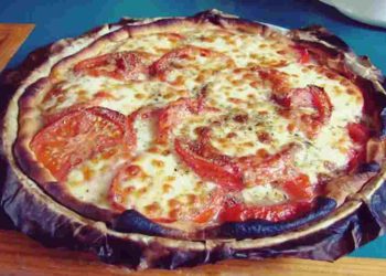 TARTE TOMATES MOZZARELLA OIGNONS